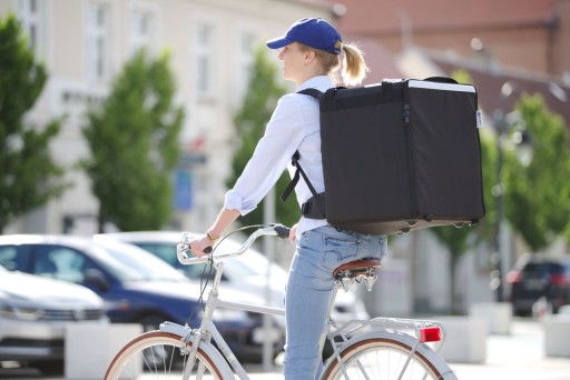 Pizza & voedsel bezorgrugtas geïsoleerd